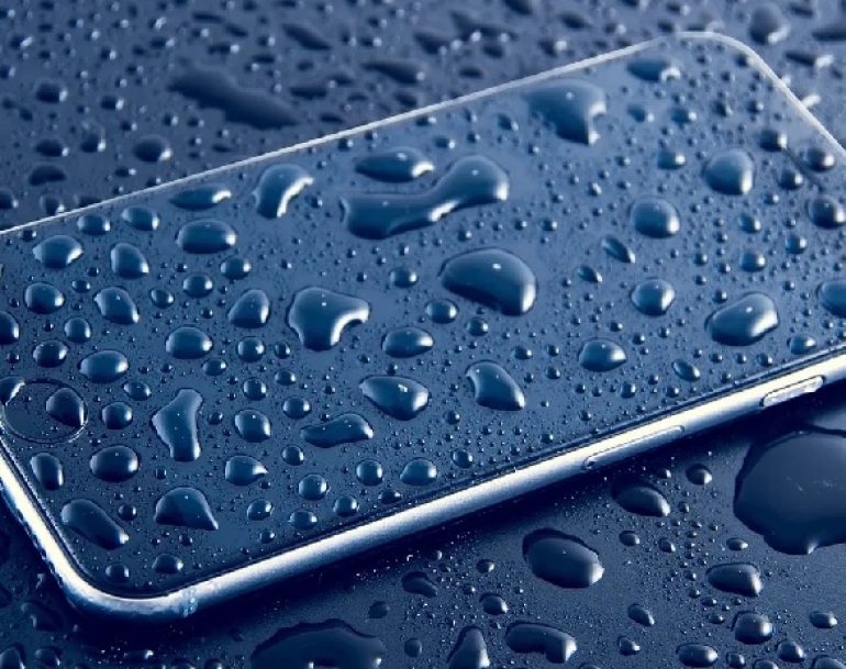 ¿Se ha mojado tu teléfono móvil?
